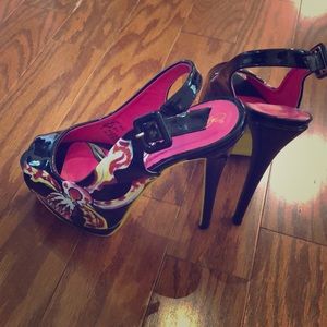 Ed Hardy black patent pumps size 5